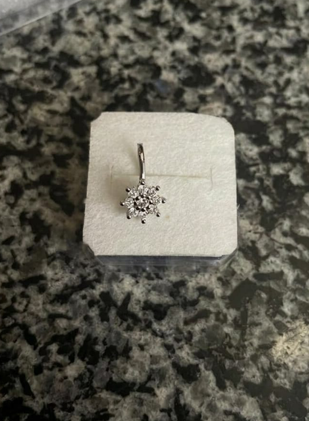 Flower Stone Nose Pin