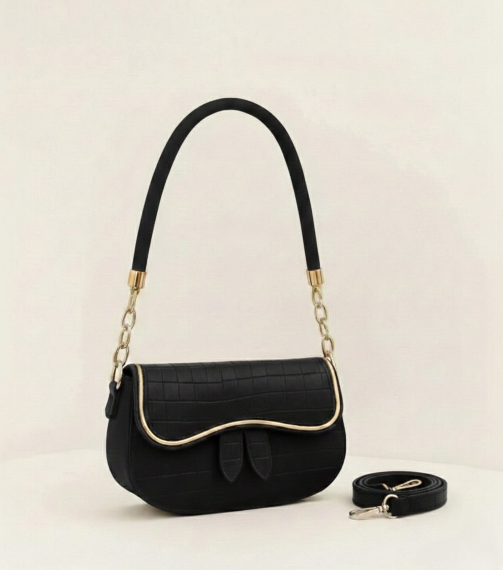 AURRA BLACK SHOULDER
